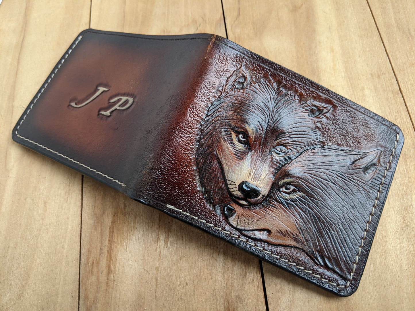 M1A32, Gray Wolf Couple Embossed Bifold Leather Wallet
