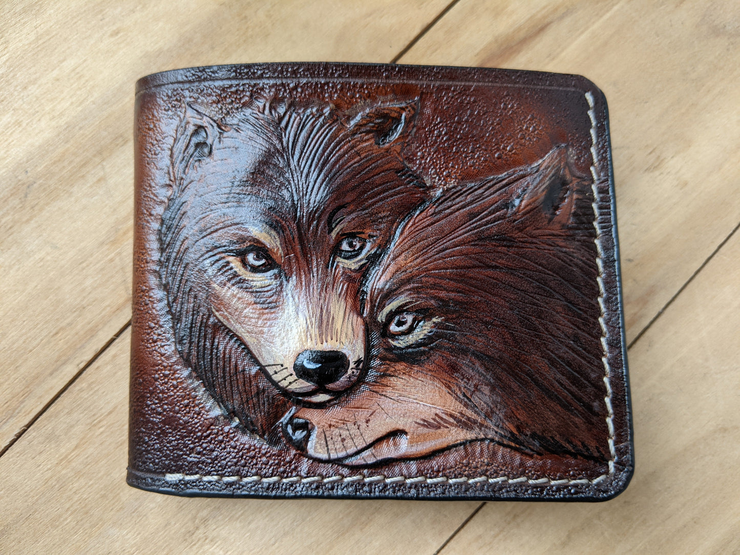 M1A32, Gray Wolf Couple Embossed Bifold Leather Wallet