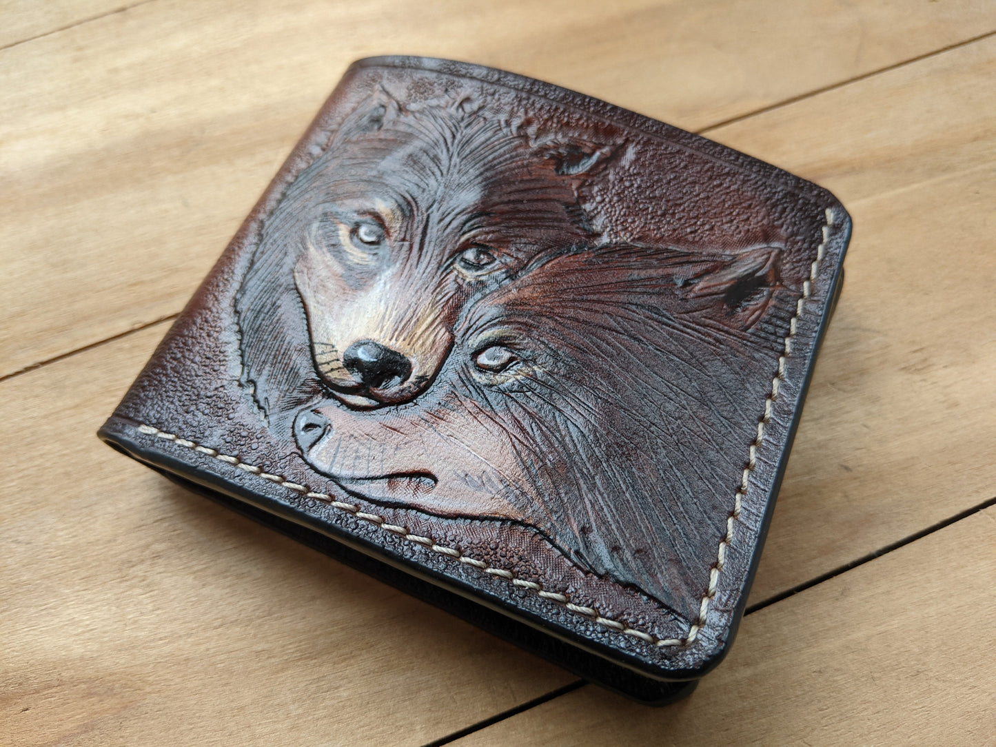 M1A32, Gray Wolf Couple Embossed Bifold Leather Wallet