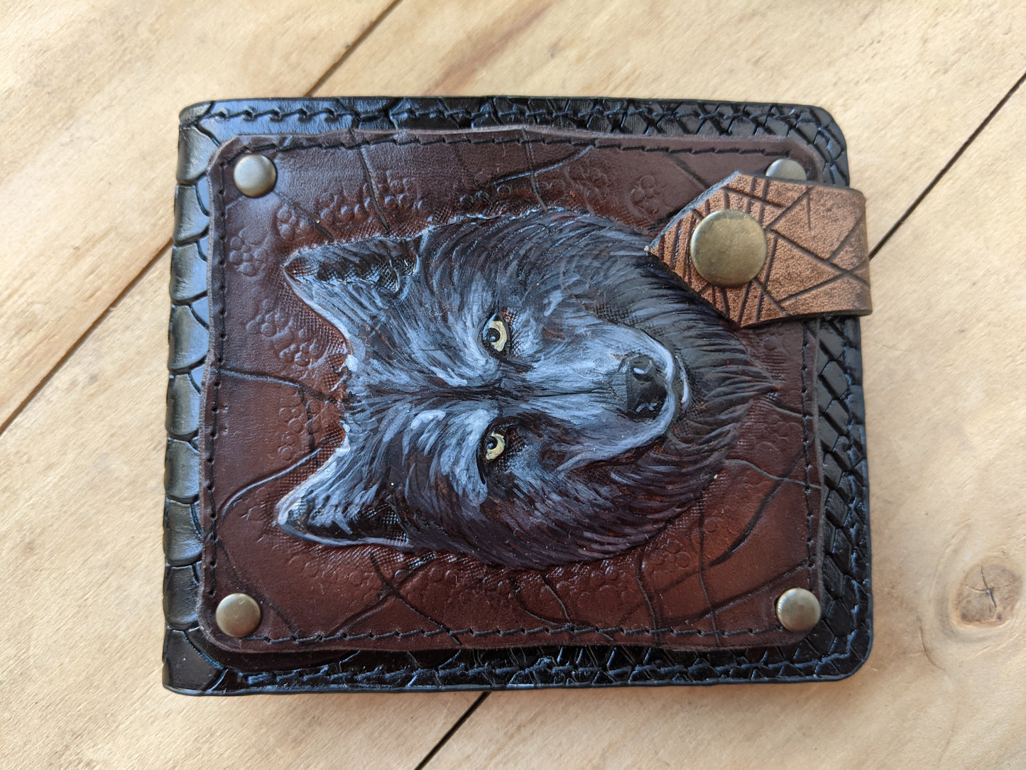 M1A15, Gray Wolf Paw Handmade Embossed Bifold Leather Wallet
