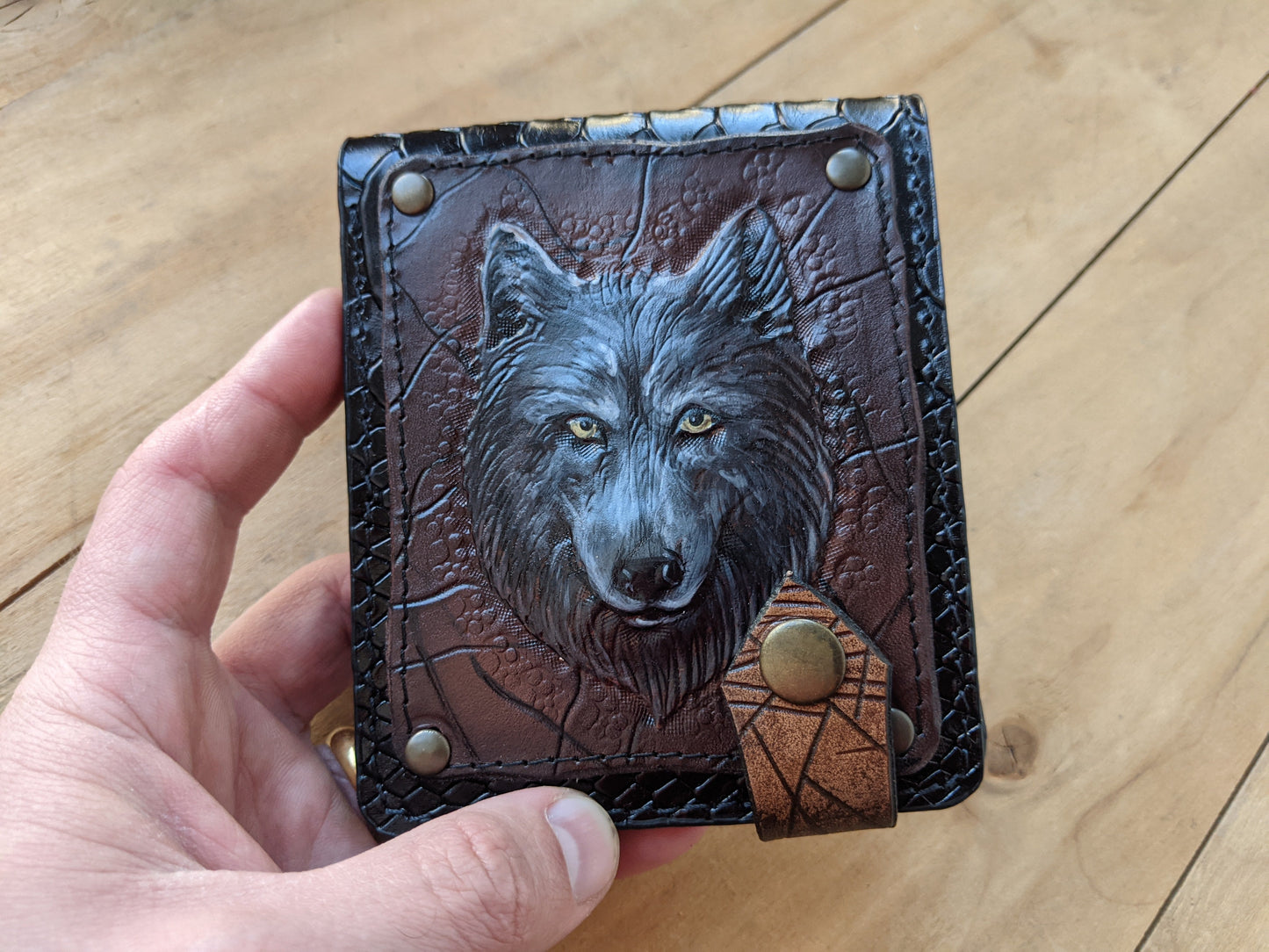 M1A15, Gray Wolf Paw Handmade Embossed Bifold Leather Wallet