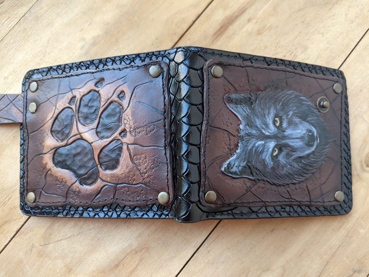M1A15, Gray Wolf Paw Handmade Embossed Bifold Leather Wallet