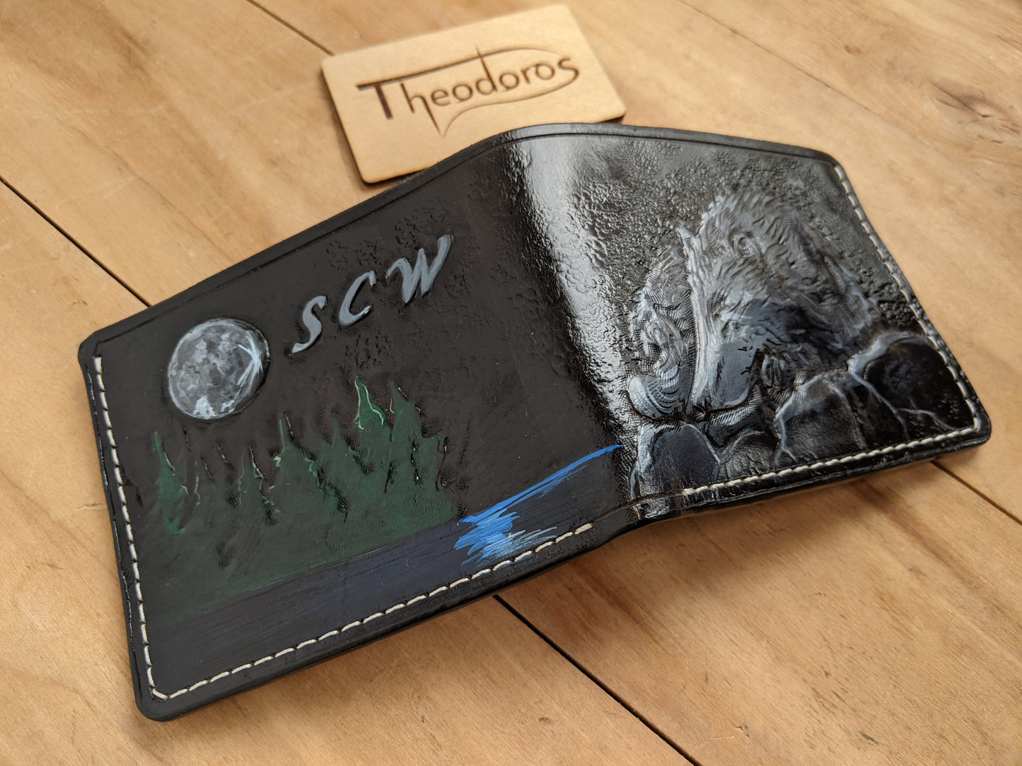 M1A18, Gray Wolf Wildlife & Moonlight Bifold Leather Wallet