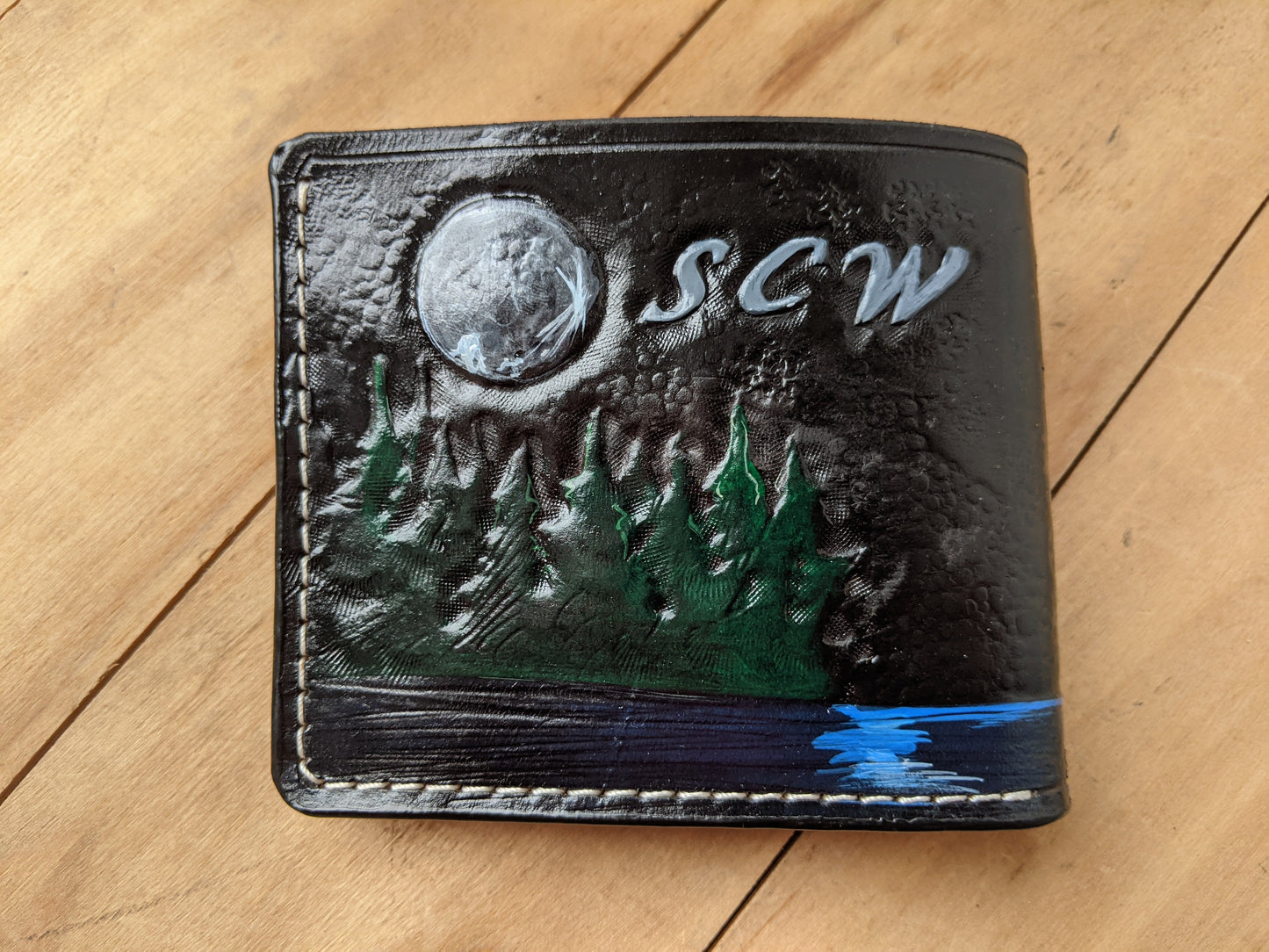 M1A18, Gray Wolf Wildlife & Moonlight Bifold Leather Wallet