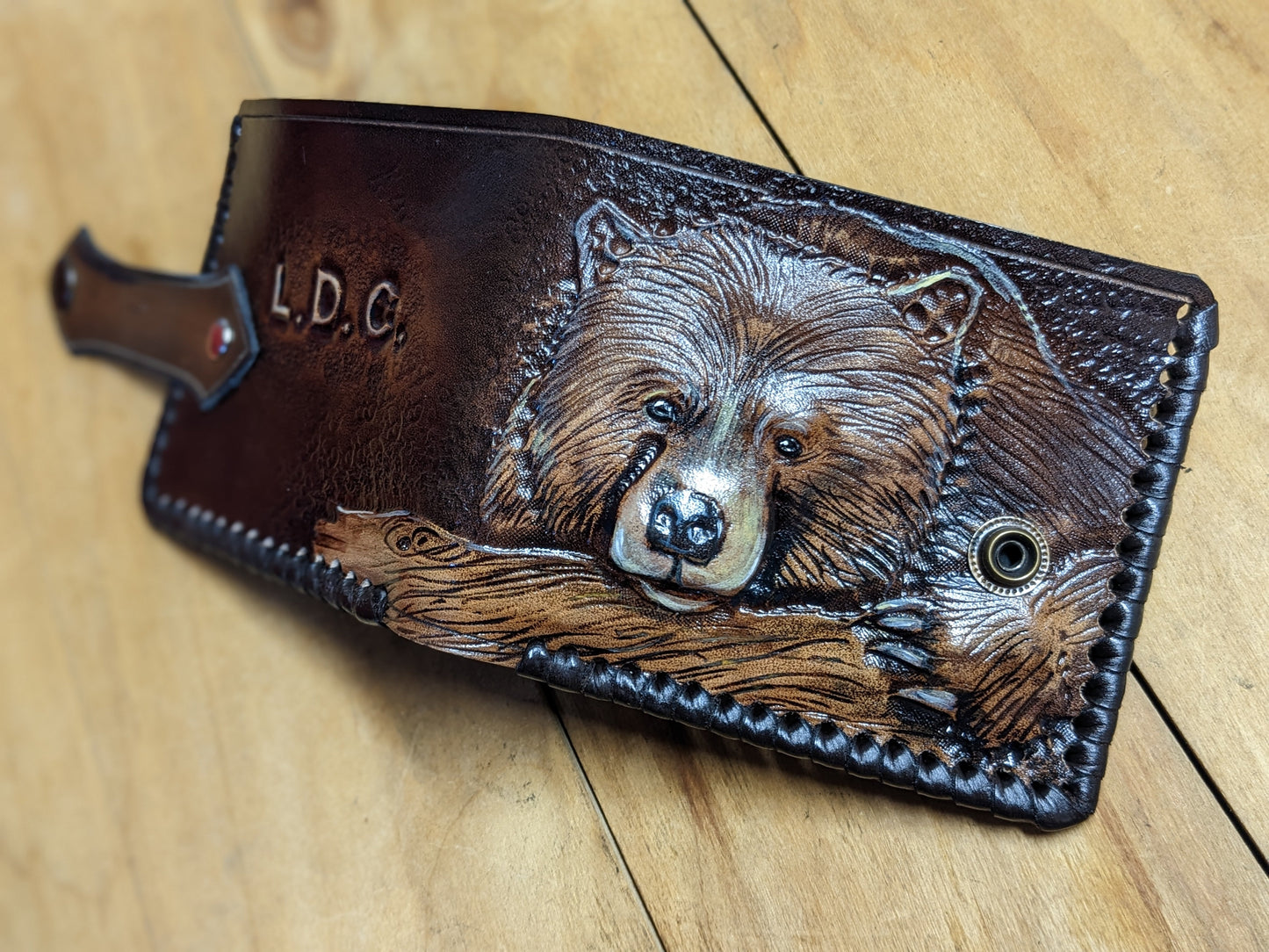 M1A25, Grizzly Bear Ursus Paw Embossed Bifold Leather Wallet