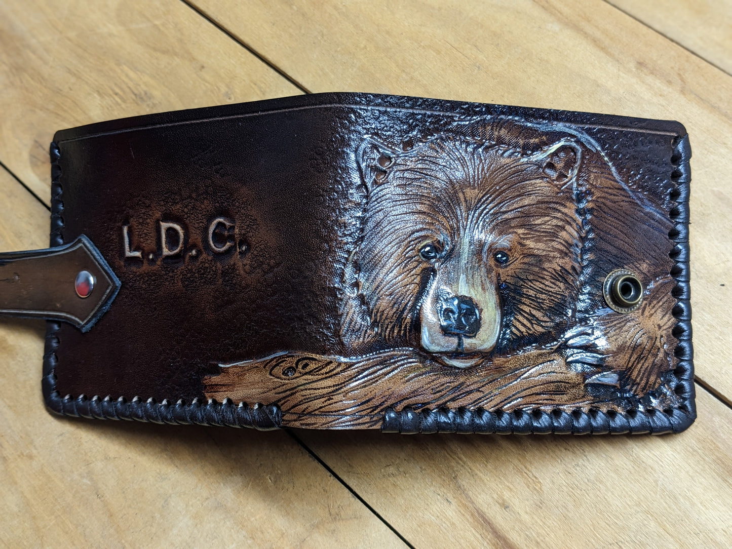 M1A25, Grizzly Bear Ursus Paw Embossed Bifold Leather Wallet