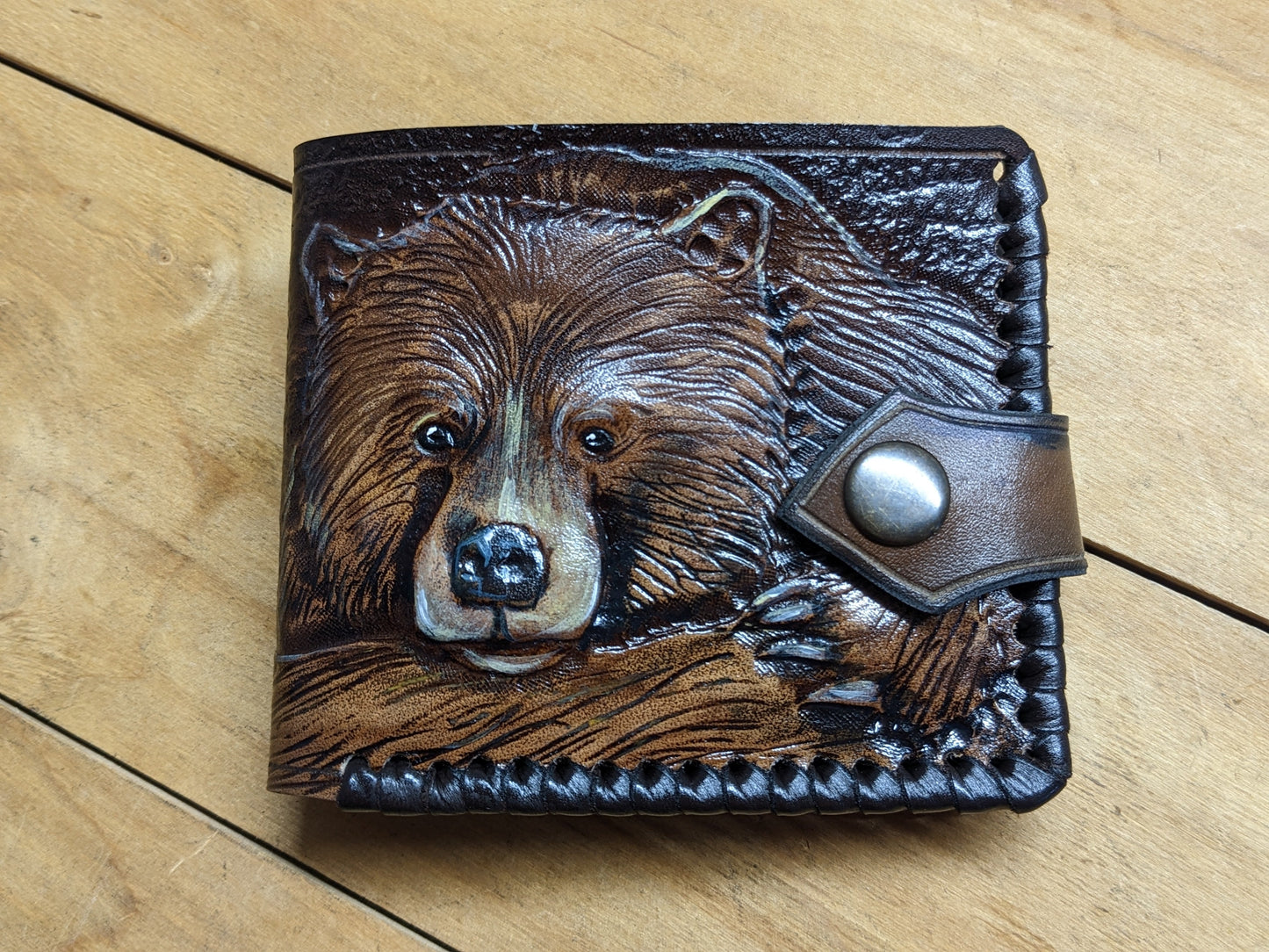 M1A25, Grizzly Bear Ursus Paw Embossed Bifold Leather Wallet