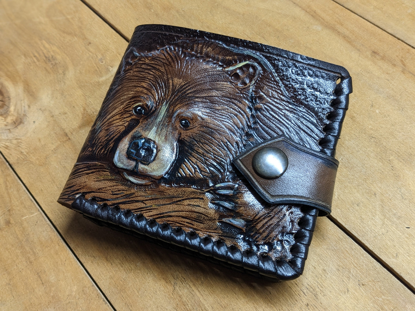 M1A25, Grizzly Bear Ursus Paw Embossed Bifold Leather Wallet