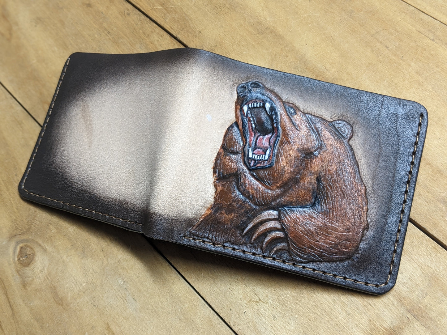 M1A26, Brown Grizzly Bear Ursus Paw Bifold Leather Wallet