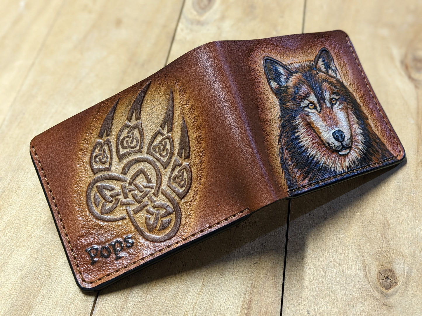 M1A38, Gray Wolf Claw & Paw Wallet | Celtic Knot Footprint