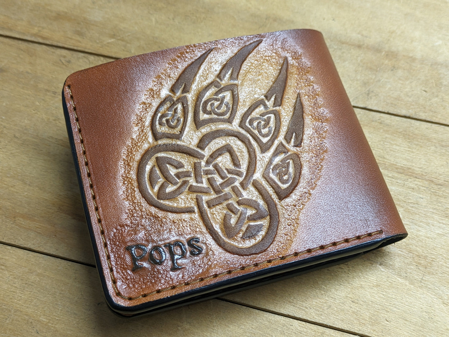 M1A38, Gray Wolf Claw & Paw Wallet | Celtic Knot Footprint
