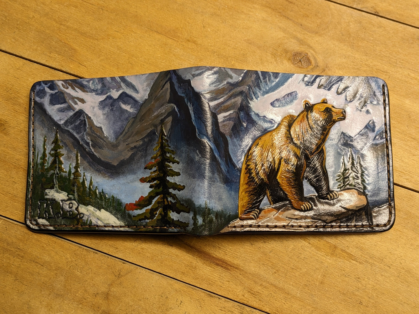 M1A39, Brown Grizzly Bear Embossed Bifold Leather Wallet