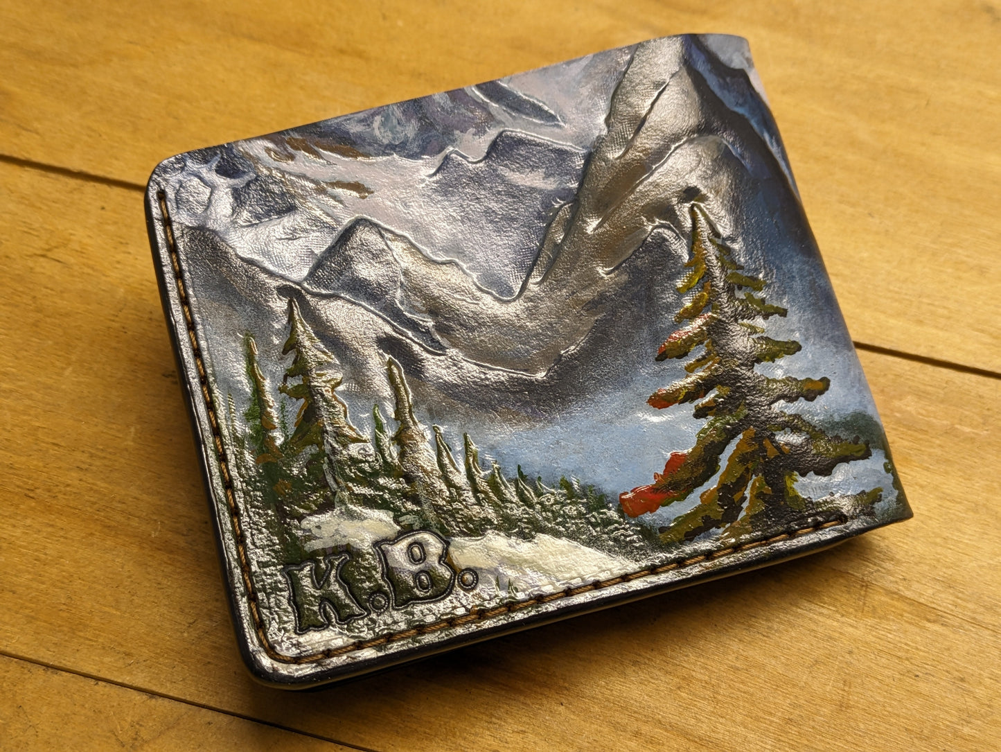 M1A39, Brown Grizzly Bear Embossed Bifold Leather Wallet