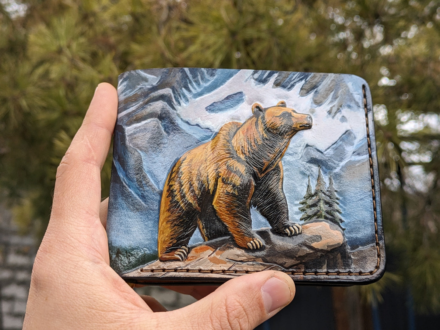 M1A39, Brown Grizzly Bear Embossed Bifold Leather Wallet