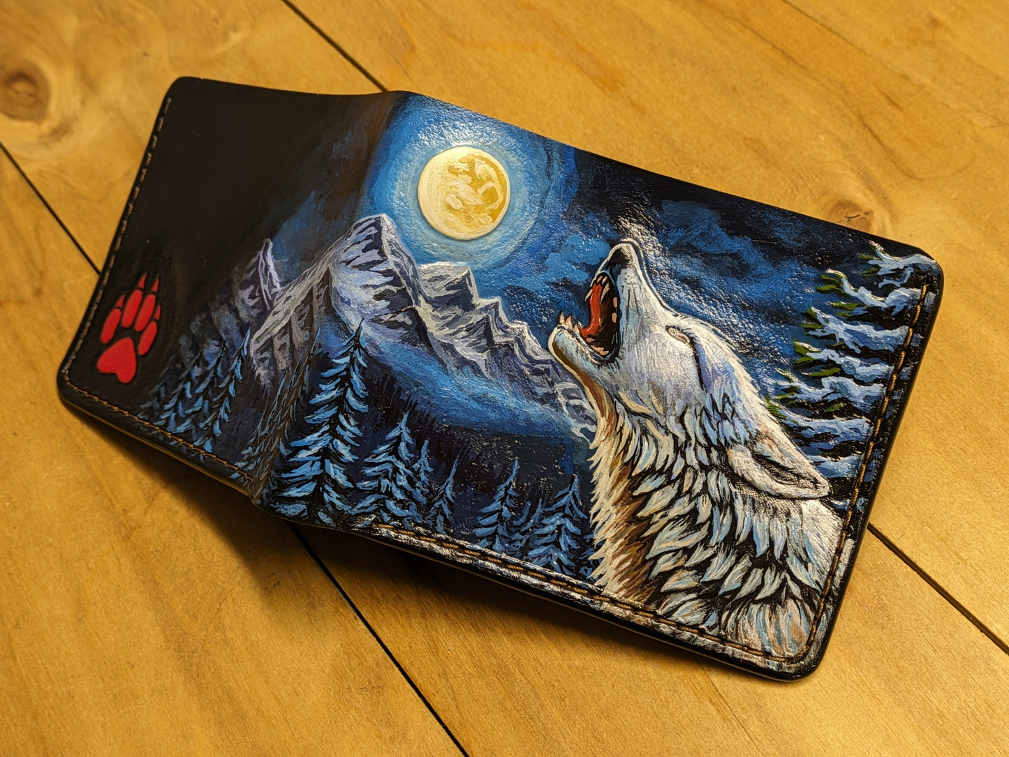 M1A40, Gray Wolf Howling at the Moonlight Leather Wallet