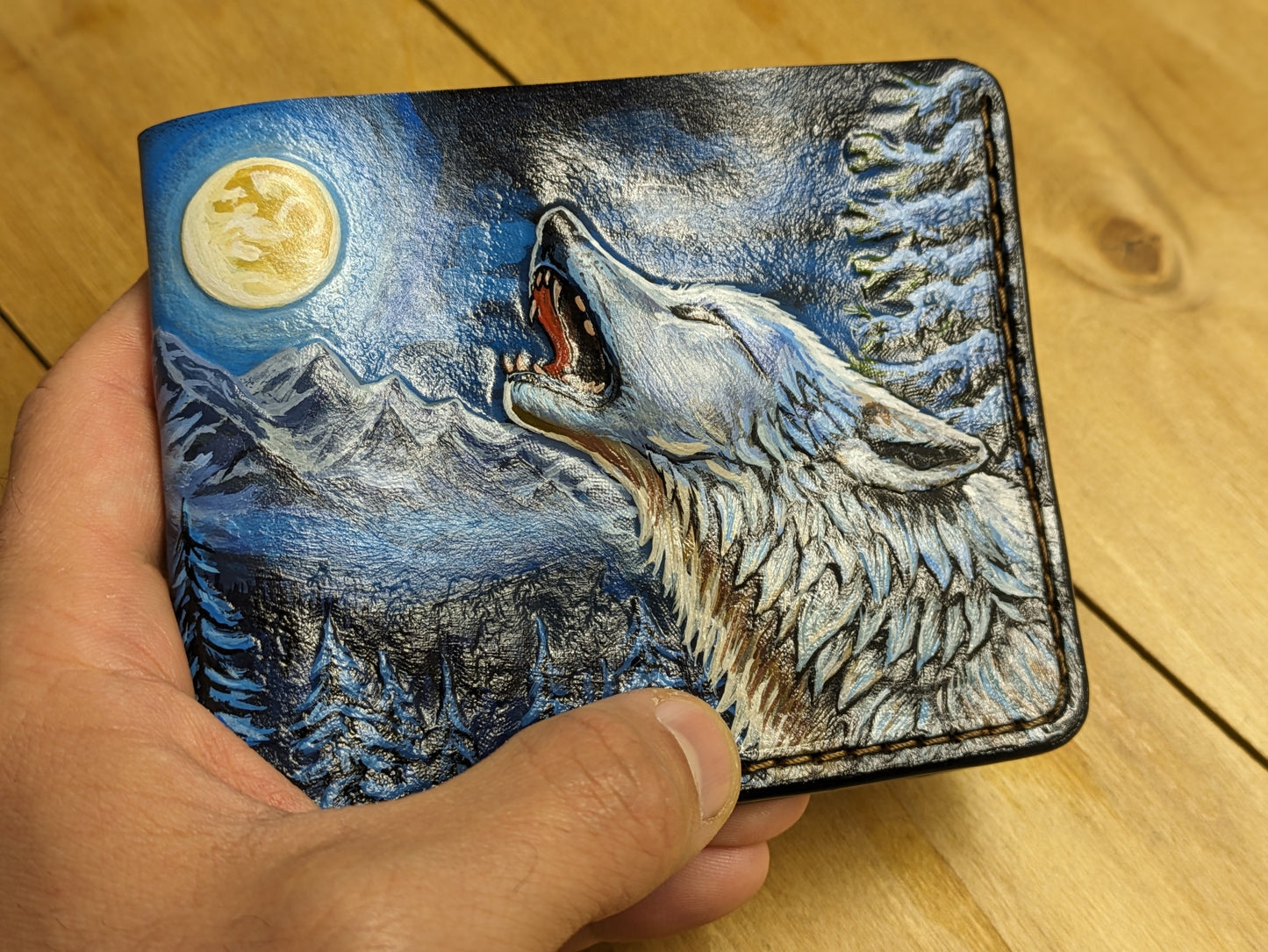 M1A40, Gray Wolf Howling at the Moonlight Leather Wallet
