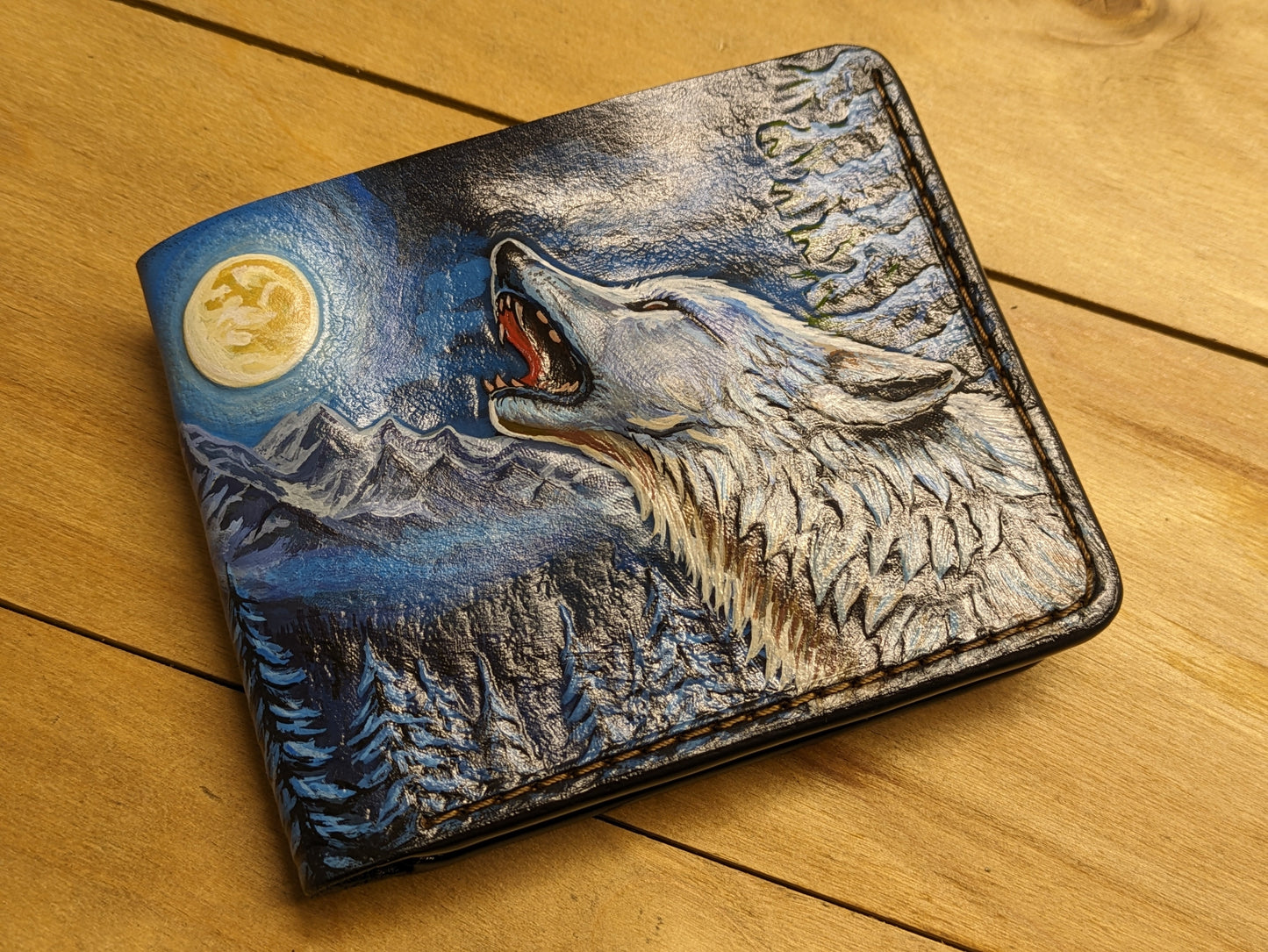 M1A40, Gray Wolf Howling at the Moonlight Leather Wallet