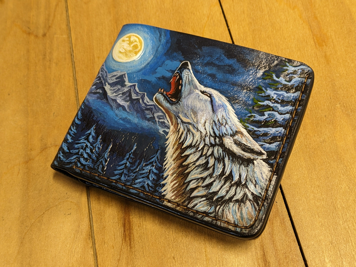 M1A40, Gray Wolf Howling at the Moonlight Leather Wallet
