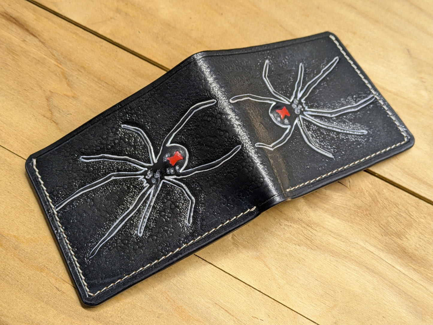 M1A42, Black Widow Redback Spider Bifold Leather Wallet