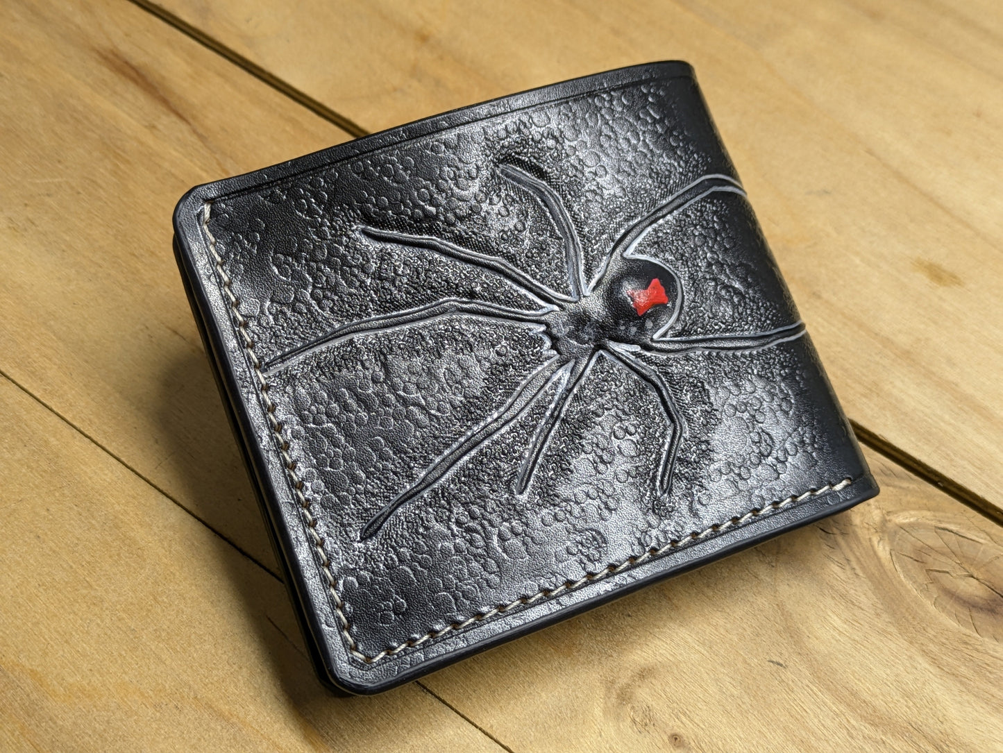 M1A42, Black Widow Redback Spider Bifold Leather Wallet