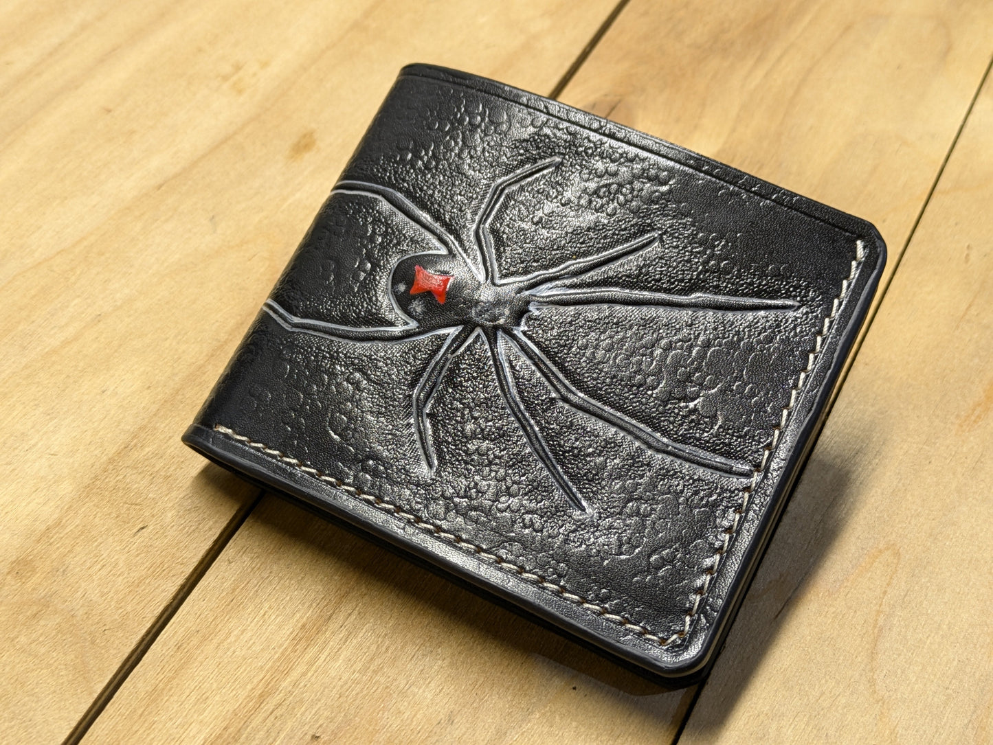 M1A42, Black Widow Redback Spider Bifold Leather Wallet