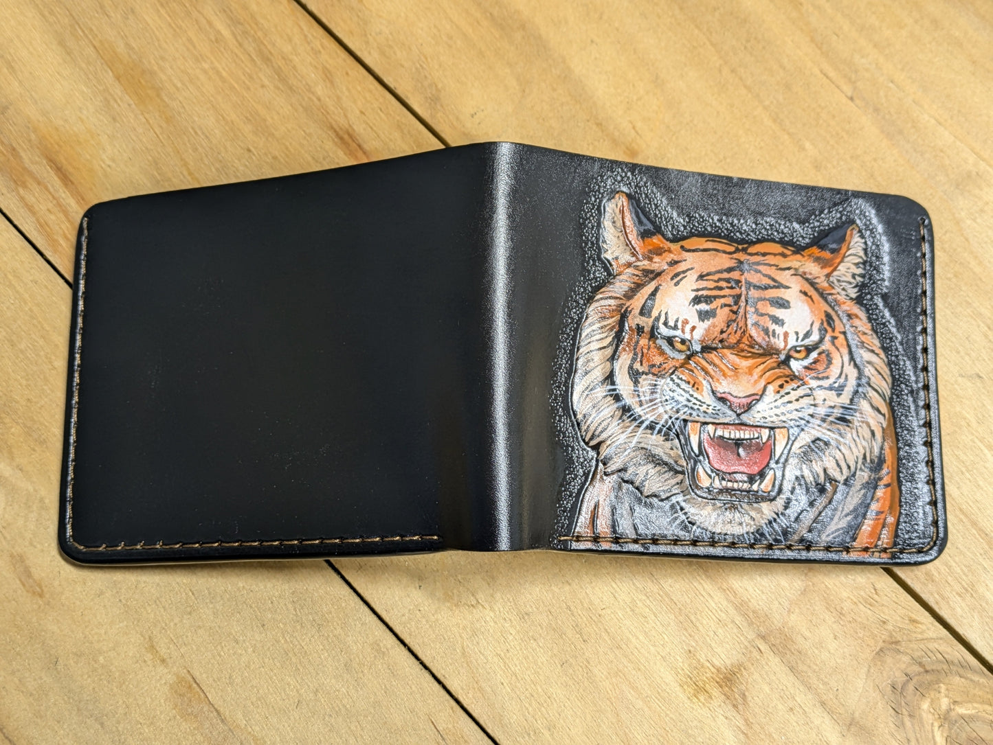 M1A41, Bengal & Siberian Tiger Big Cat Bifold Leather Wallet